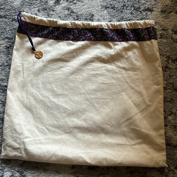 Tory Burch (FLEMING MINI STUD CONVERTIBLE SHOULDER BAG) - Picture 7 of 7